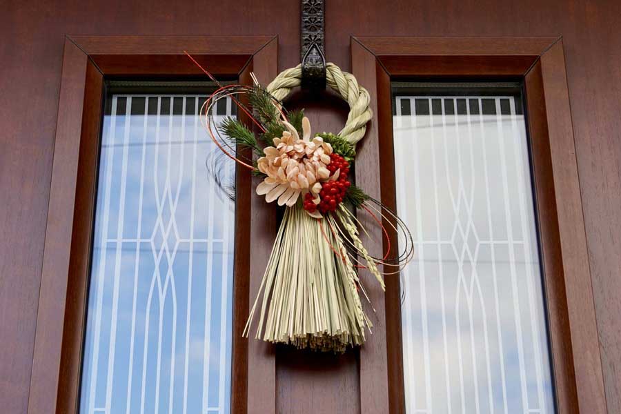 片つけないで、ずっと飾りっぱなしにする（写真はイメージ）【写真：写真AC】