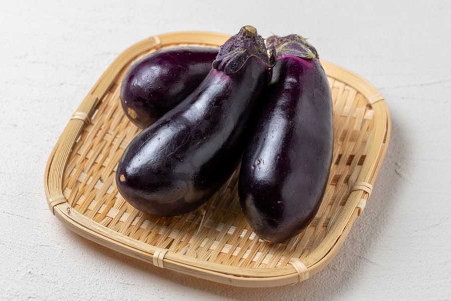 ナスは昔から、そばと一緒に食べると体が冷えるから良くないといわれているが、適量であれば問題なし【写真：写真AC】