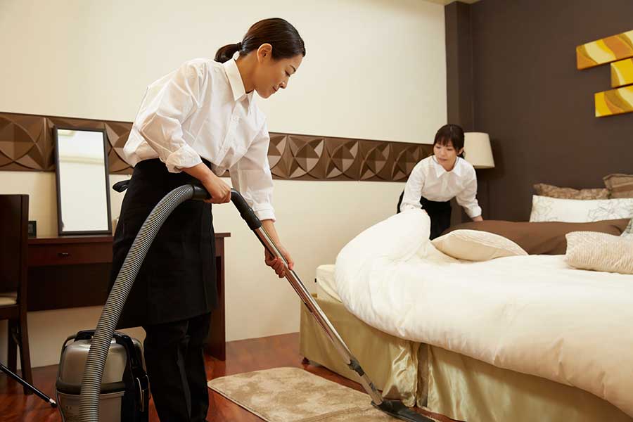 ホテルスタッフが清掃中に忘れ物を発見する場合も（写真はイメージ）【写真：PIXTA】