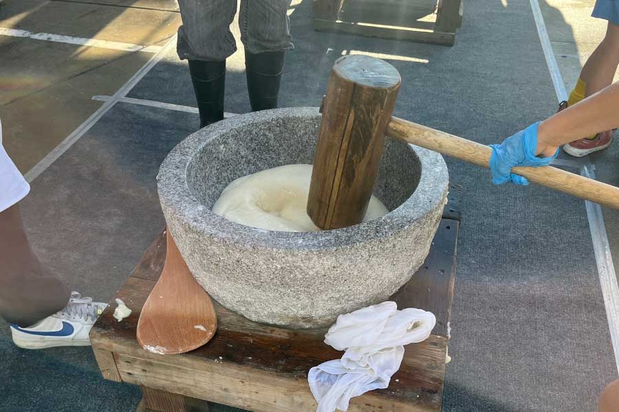 ロサンゼルスで開催された餅つきの様子【写真:Yo】