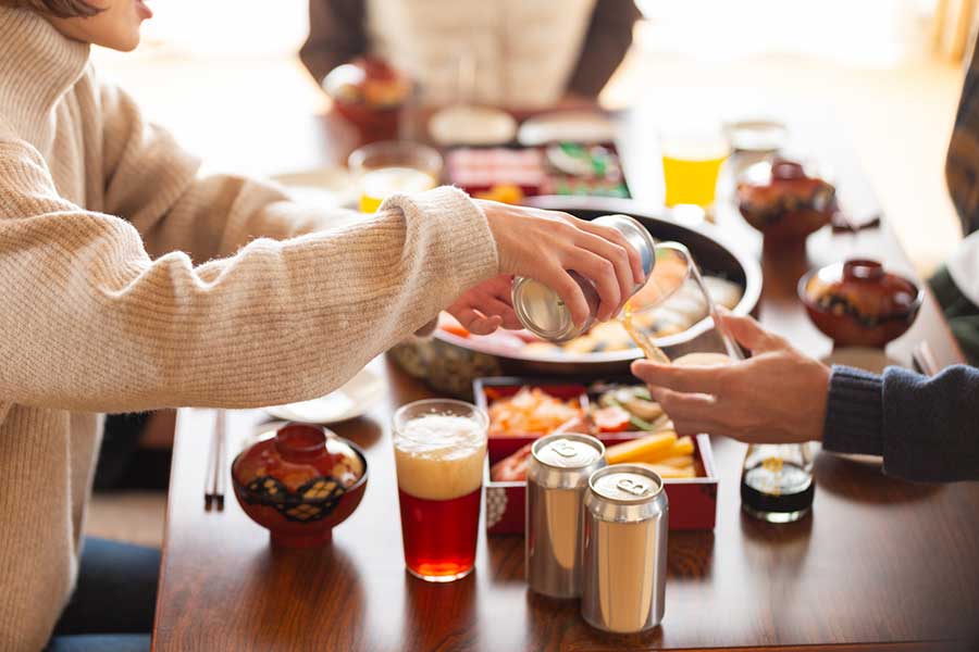 夫の親戚が集まる宴会に我が子を連れていくのが心配…どうすればいい？（写真はイメージ）【写真：PIXTA】