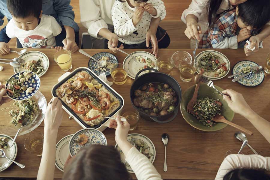 ホームパーティーをする機会も（写真はイメージ）【写真：PIXTA】