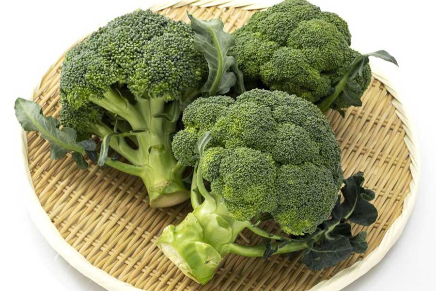 葉がついたブロッコリー（写真はイメージ）【写真：PIXTA】