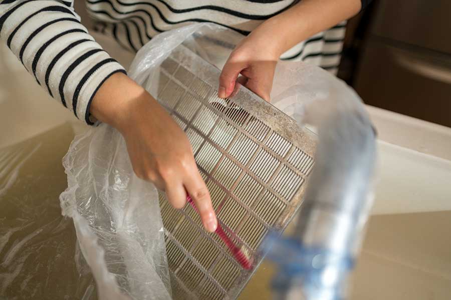 シンクには直接溜めず、ビニール袋を使用すると◎（写真はイメージ）【写真：PIXTA】