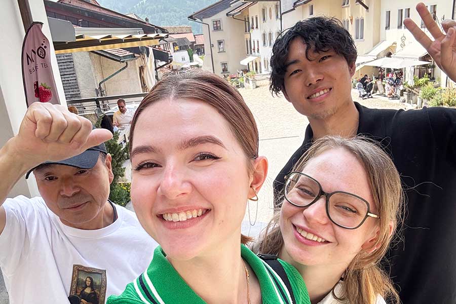 義父と玄徳さん、マチルドさんとフランスでのひと時を満喫【写真提供：アマンディーヌ】