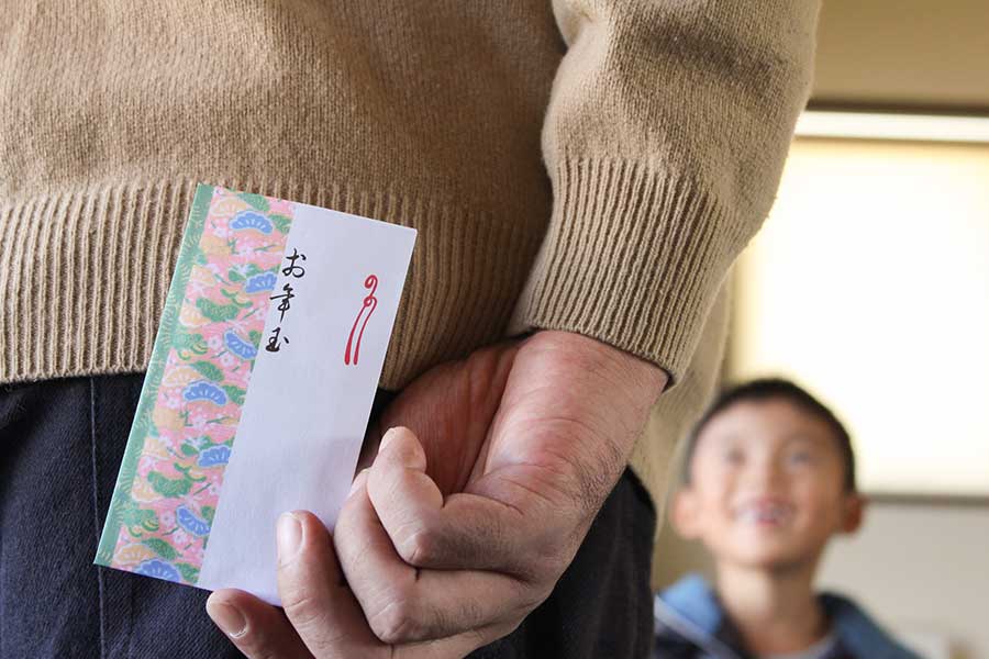 子どもから預かったお年玉を親が使っても問題ない？（写真はイメージ）【写真：PIXTA】