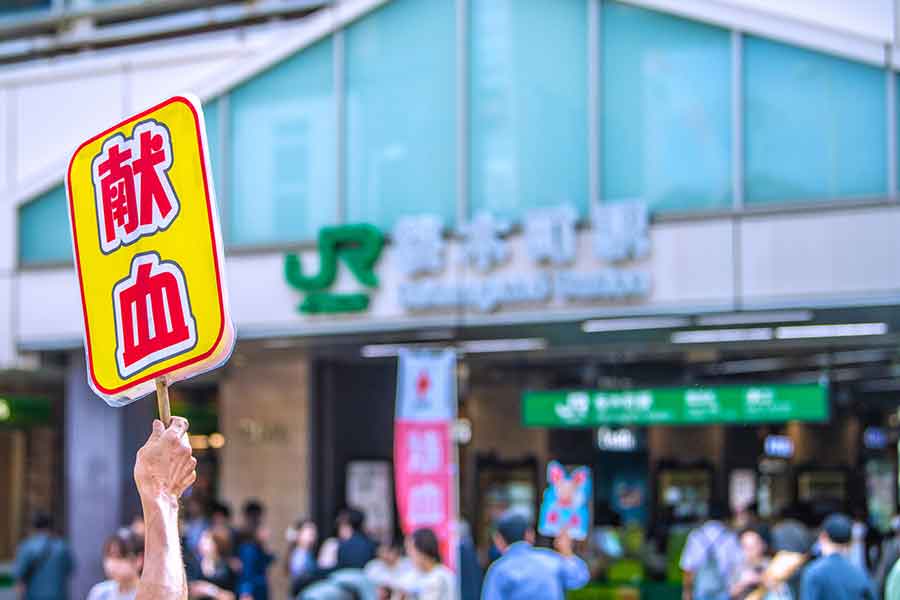 街中で協力を呼びかけられている献血(写真はイメージ)【写真:PIXTA】