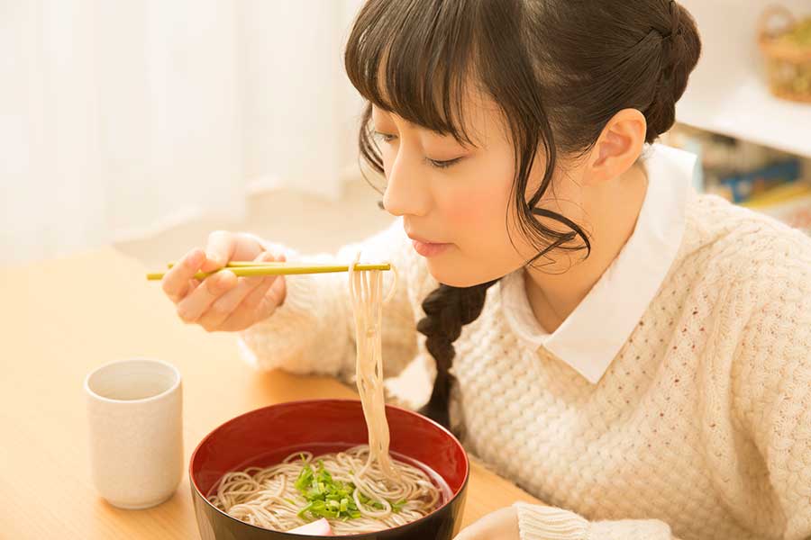温かい料理がおいしい季節。一方で、気になることも…（写真はイメージ）【写真：PIXTA】
