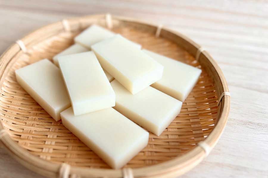 お正月に余りがちな切り餅（写真はイメージ）【写真：写真AC】