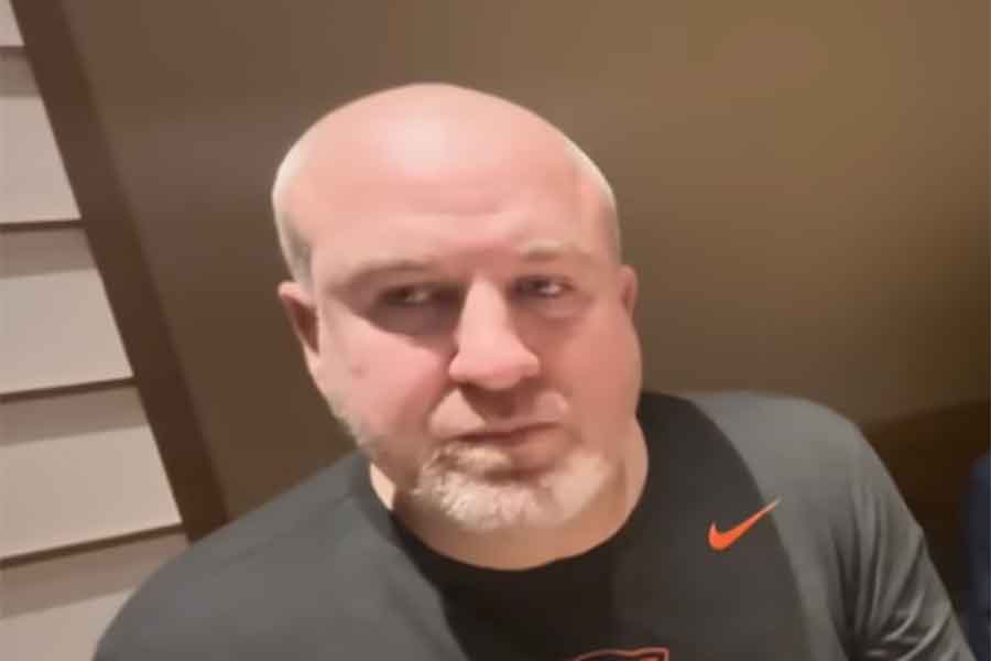 家族とともに日本にやってきたビフさん（スクリーンショット）