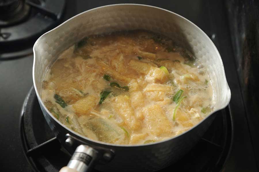 みそ汁の温め直し（写真はイメージ）【写真：PIXTA】