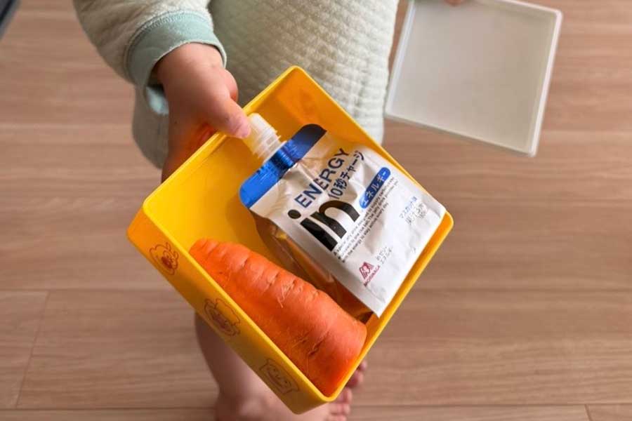 息子さんが見せてくれた“お弁当”の中身【写真提供:でこぽん2y+(@dekopon_chapa)さん】