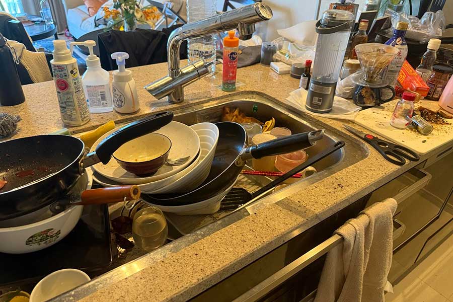 帰宅したらキッチンを見て絶句【写真提供：本人】