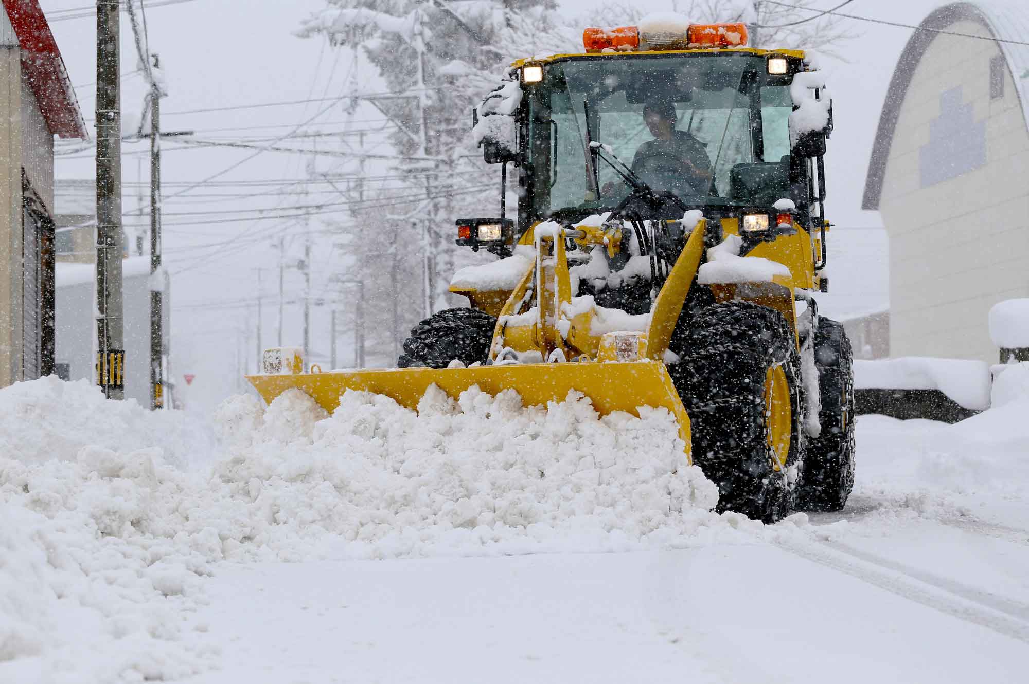 除雪作業中は追い越し禁止(写真はイメージ)【写真:PIXTA】