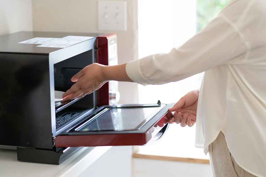 電子レンジで餅を柔らかくするコツとは(写真はイメージ)【写真：PIXTA】