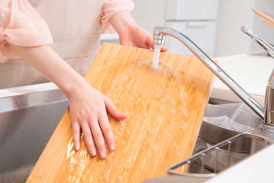 食洗器があっても、意外と手間な皿洗い（写真はイメージ）【写真：PIXTA】