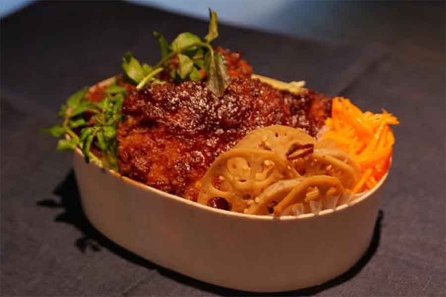 滝沢さんが新しいカメラで撮影した弁当（スクリーンショット）