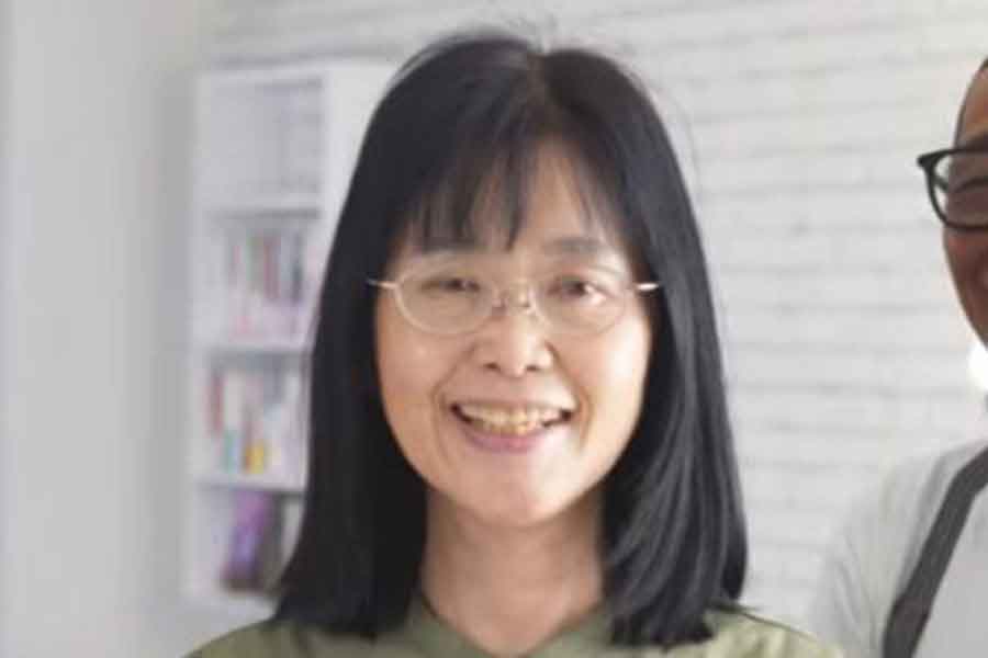 引っ込み思案で人前に出るのは苦手と話す女性（スクリーンショット）