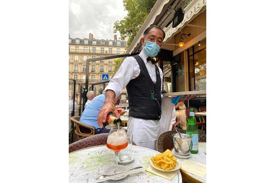 コロナ禍からの営業再開直後、カフェとギャルソンの存在意義を再発見した【写真提供：山下哲也】