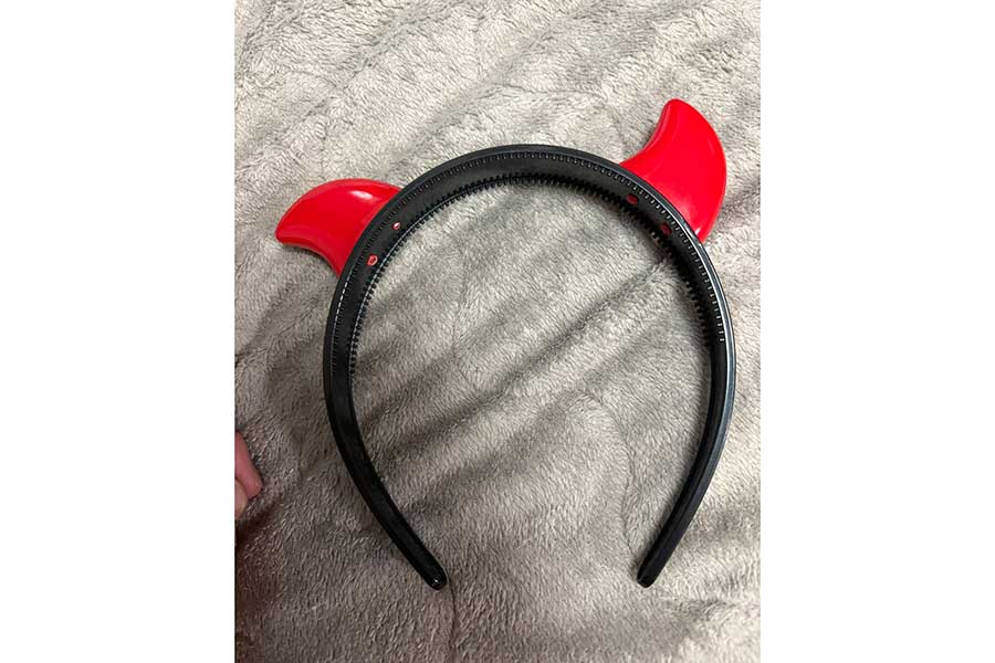 直したはずのカチューシャ。ツノが逆向きに【写真提供：teem ABC 1202 Zepp1/28（@yuki19911202）さん】