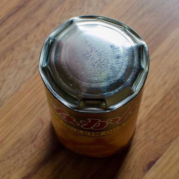 膨張した缶詰（写真はイメージ）【写真：写真AC】