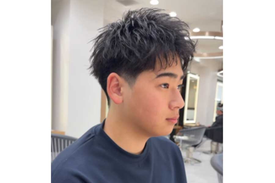 ツーブロックで爽やかにイメチェンした男性（画像はスクリーンショット）