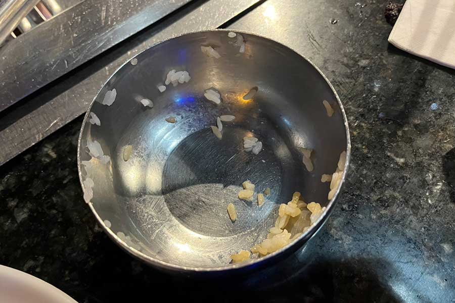 スイス人男性が食べ終えた後の白飯のお椀【写真：Yo】