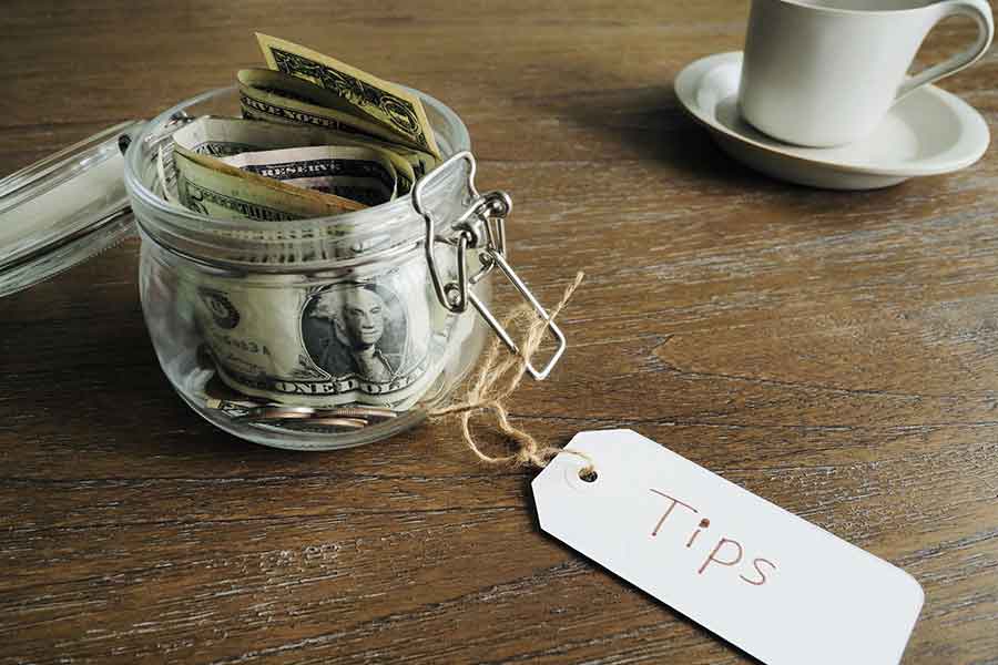 日本ではチップの習慣がないことに感動（写真はイメージ）【写真：写真AC】