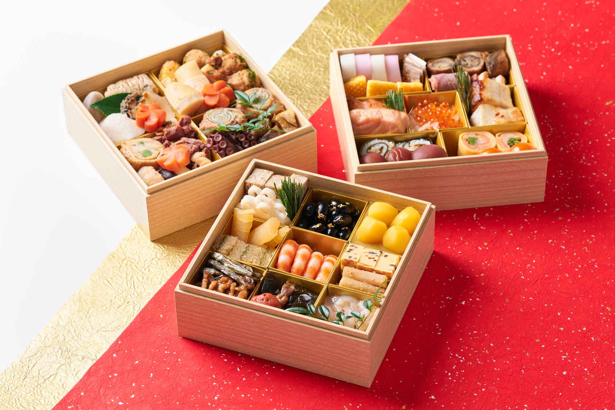 おせちの三段重（写真はイメージ）【写真：PIXTA】