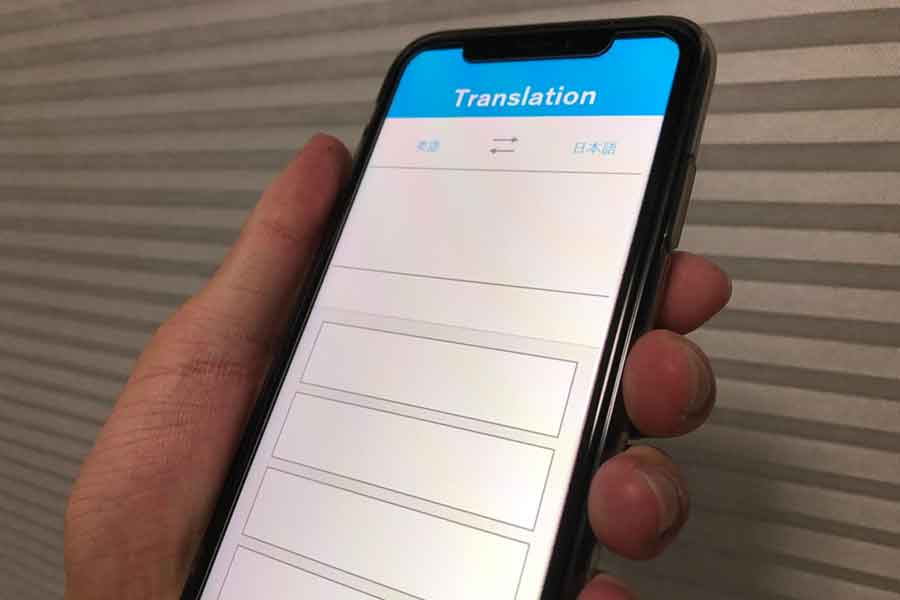 翻訳アプリを使ったコミュニケーション（写真はイメージ）【写真：写真AC】