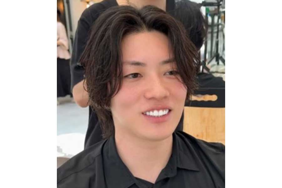 ロン毛を卒業し、さわやかなヘアスタイルに(スクリーンショット)