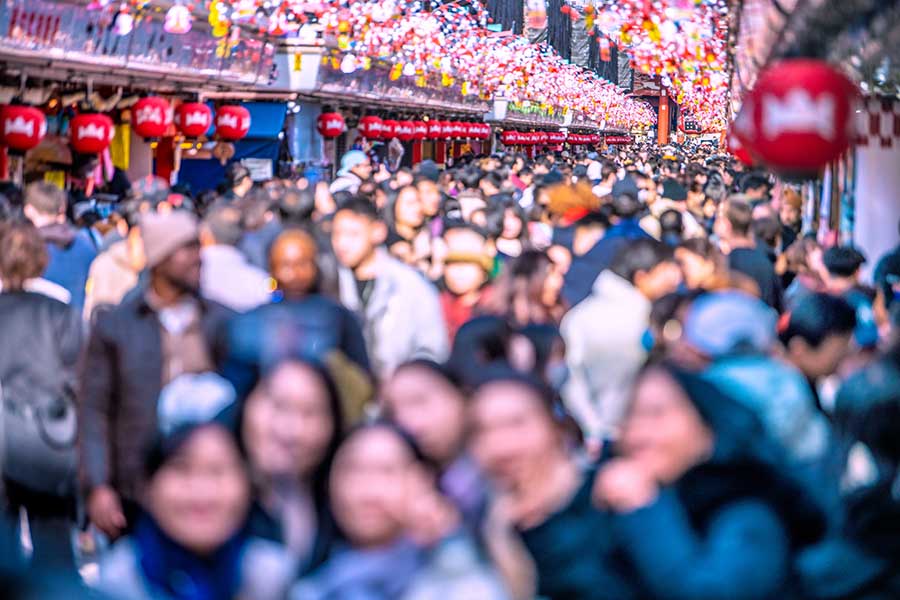 最近はほぼ見かけなくなった中国人観光客のバスツアー(写真はイメージ)【写真:PIXTA】
