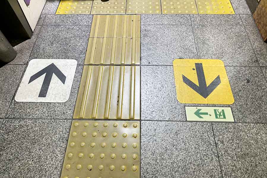 駅構内で掲示されているわかりやすい標識【写真：Hint-Pot編集部】