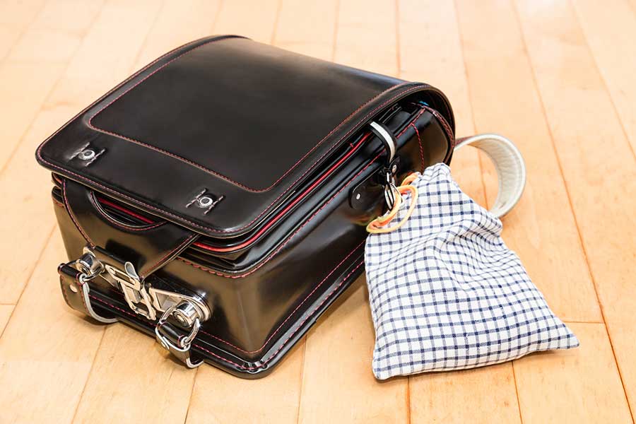 小学校で用意するように言われる袋類の多さにびっくり（写真はイメージ）【写真：PIXTA】