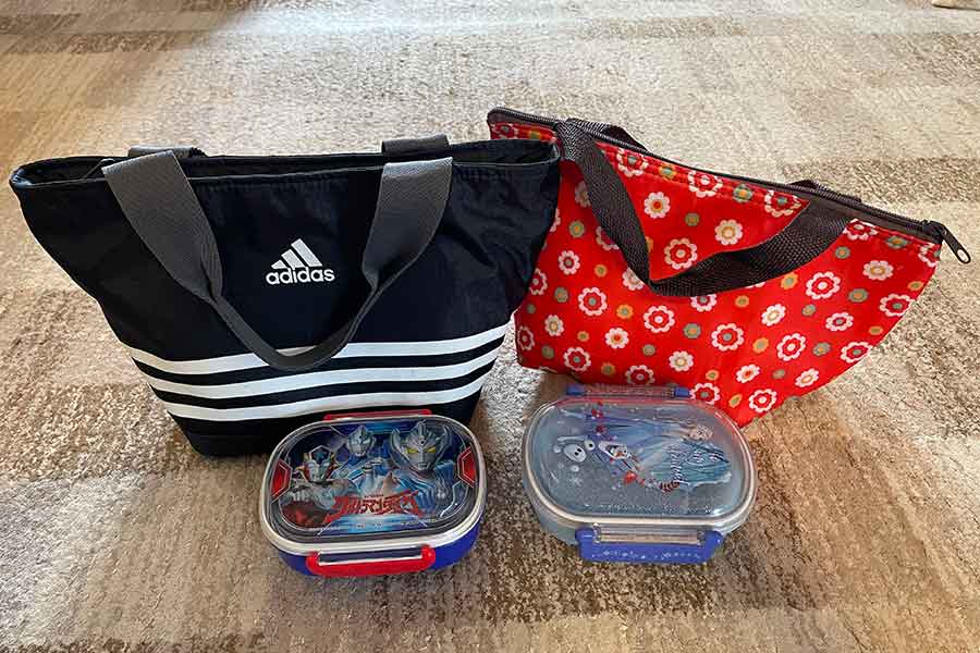 学校に弁当を持参する際は、平らな日本の弁当箱に最適な、日本のランチバッグが必須。アメリカのものは、弁当箱を縦に入れる仕様になっている【写真：i-know】