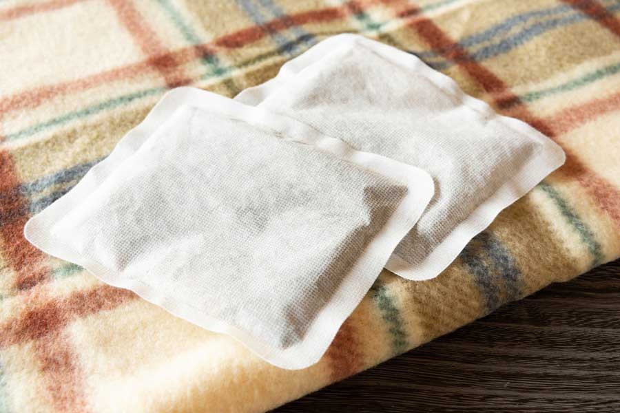 寒いときに大活躍の使い捨てカイロ（写真はイメージ）【写真：PIXTA】