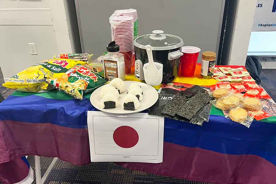 語学学校のイベントで用意された日本のブース【写真：Yo】