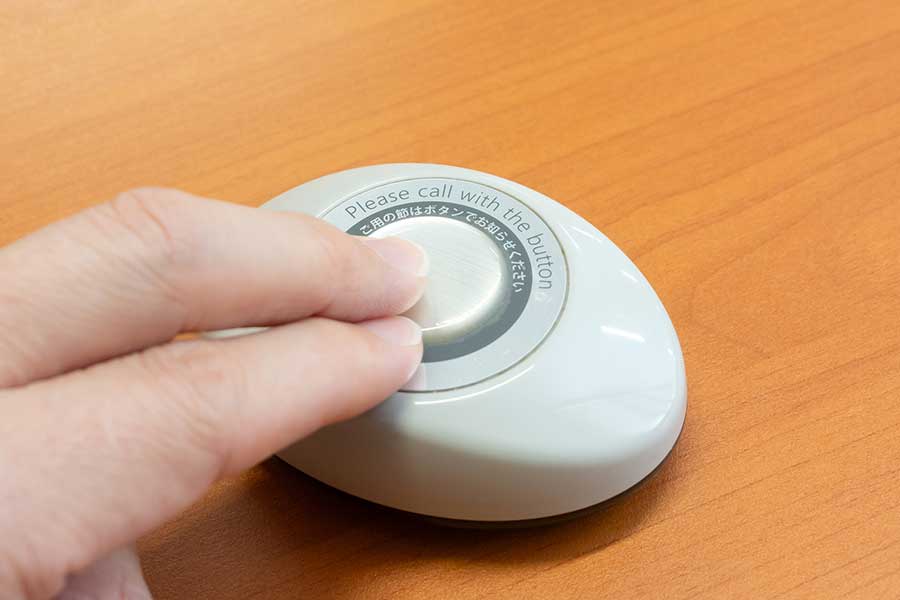 飲食店などで店員を呼ぶ際に使われる呼び出しベル（写真はイメージ）【写真：PIXTA】