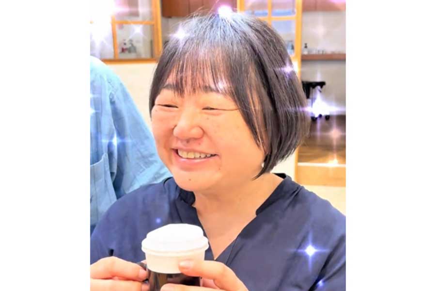 顔周りの髪と前髪でバランスを整え、一気に垢抜けた女性(スクリーンショット)