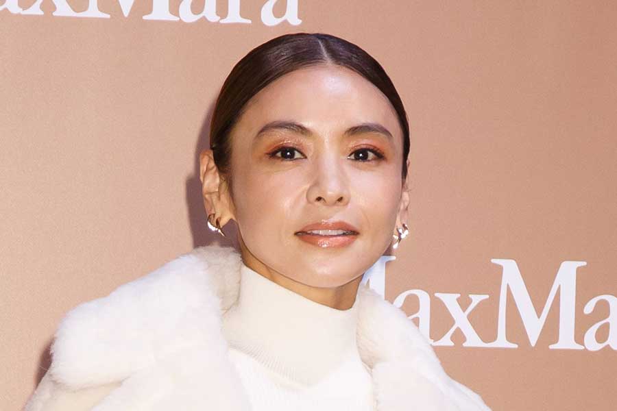 人気モデルの滝沢眞規子さん【写真：Aflo】