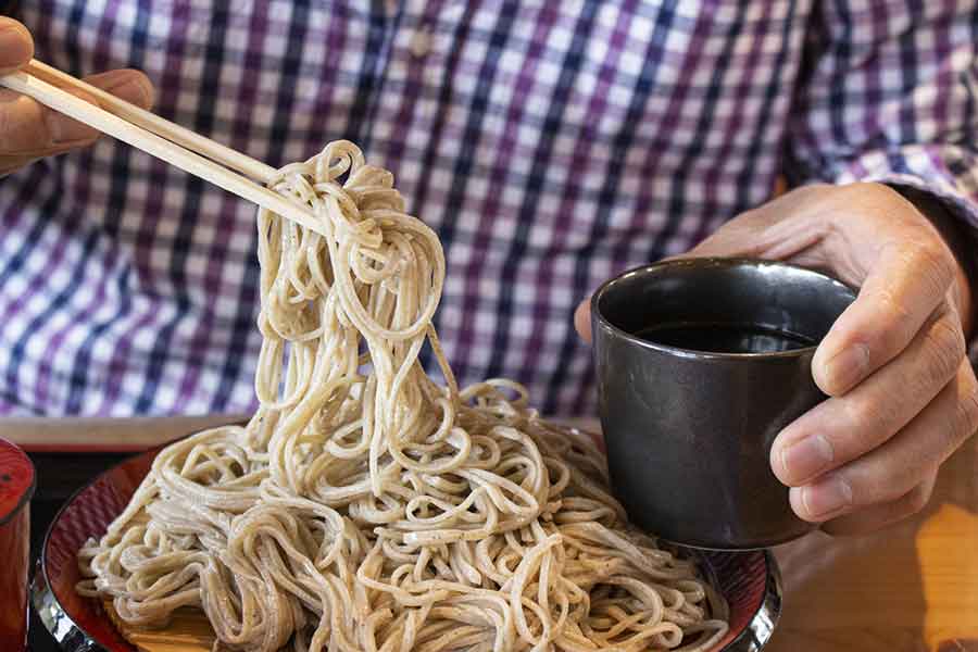 教わった食べ方でそばを堪能（写真はイメージ）【写真：写真AC】