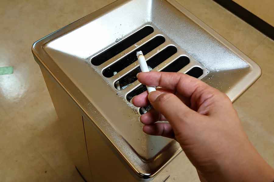 喫煙者の喫煙タイムに付き合わされることに苦言（写真はイメージ）【写真：写真AC】