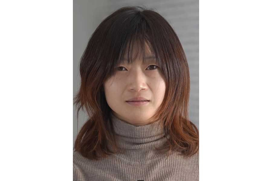 目が小さいことに悩む女性【出典：YouTube「Mr.kumuチャンネル」よりスクリーンショット】