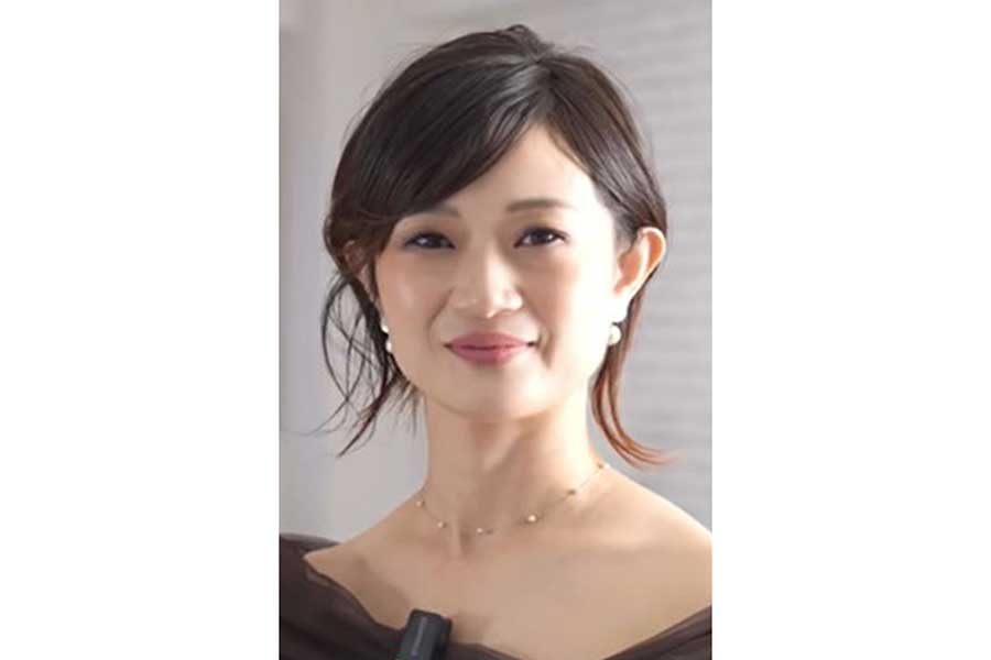 悩んでいた目元も華やかに【出典：YouTube「Mr.kumuチャンネル」よりスクリーンショット】