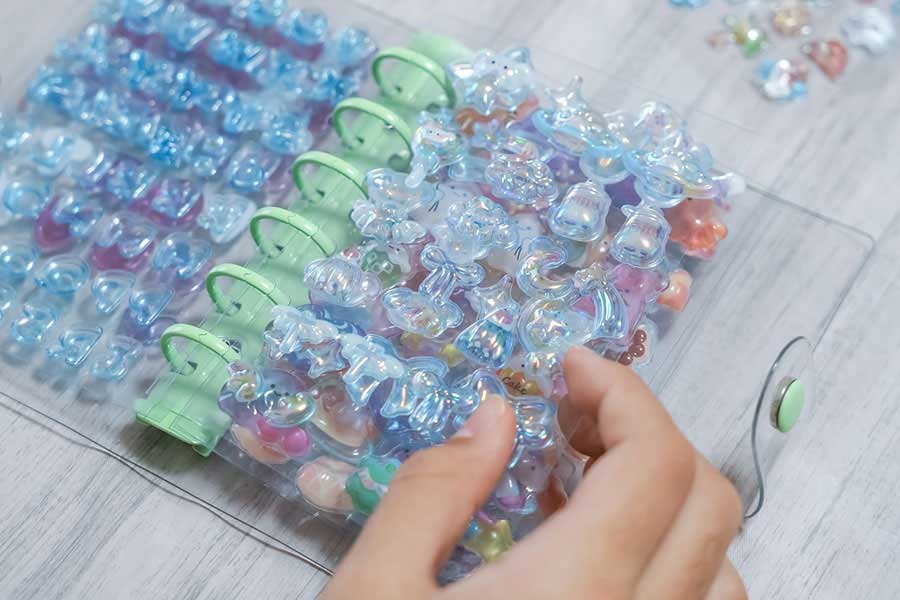 子どもたちから人気を集めるシール（写真はイメージ）【写真：PIXTA】