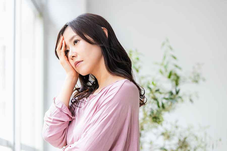 夫の不倫疑惑にモヤモヤ…（写真はイメージ）【写真：PIXTA】