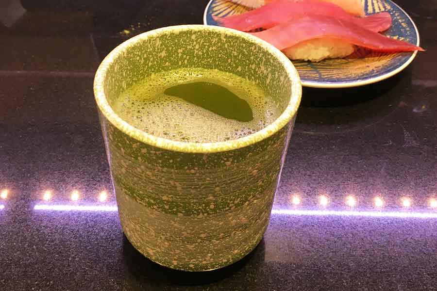 回転寿司店で味わったお茶に感動（写真はイメージ）【写真：写真AC】