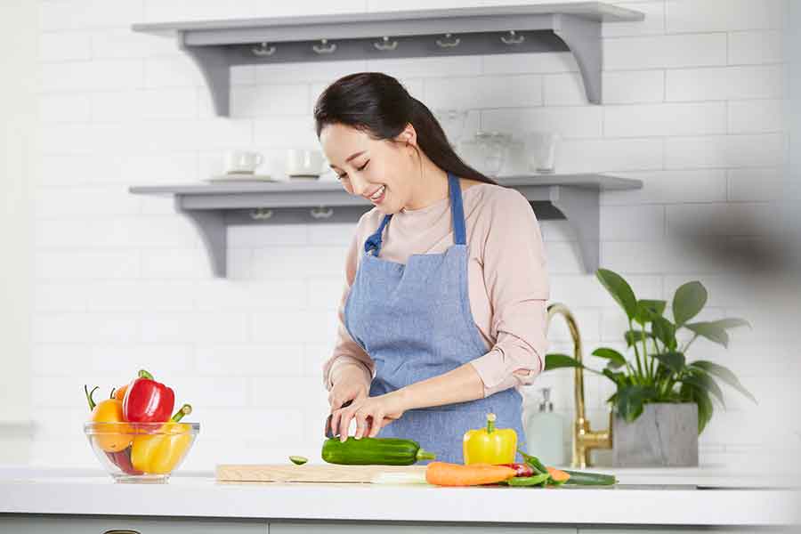 調理中のなにげない瞬間でも注意が必要（写真はイメージ）【写真：PIXTA】