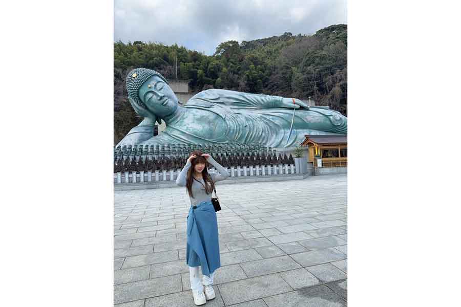 脚を隠すため、腰に巻きつけられた“デカ布”【写真提供:ぽたる(@hhh_Load)さん】