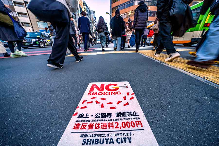 日本では多くの地域で路上喫煙が禁止されている（写真はイメージ）【写真：PIXTA】